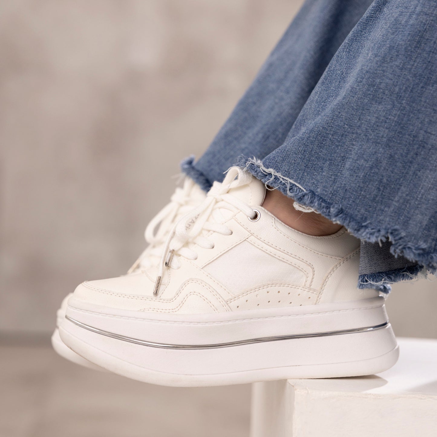 Tenis plataforma blancos MARTINA | Calzaristy – Comodidad y estilo moderno para mujer
