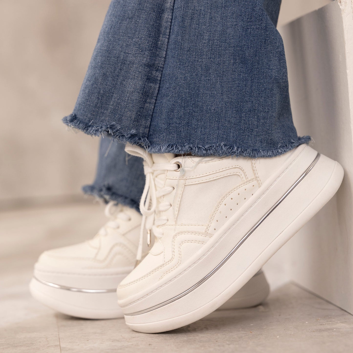 Tenis plataforma blancos MARTINA | Calzaristy – Comodidad y estilo moderno para mujer