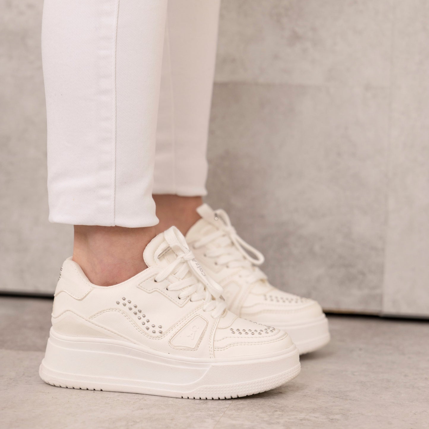 Tenis plataforma blancos CELESTE | Calzaristy – Moda, altura y comodidad para mujer