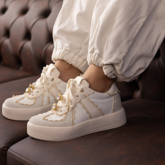 Tenis casuales con apliques en encaje y piedras brillantes HARMONY Blanco