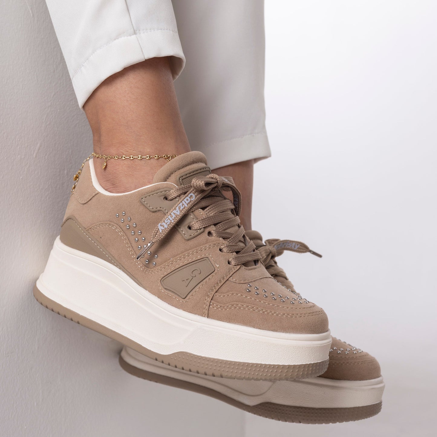enis plataforma camel CELESTE | Calzaristy – Moda, altura y comodidad para mujer