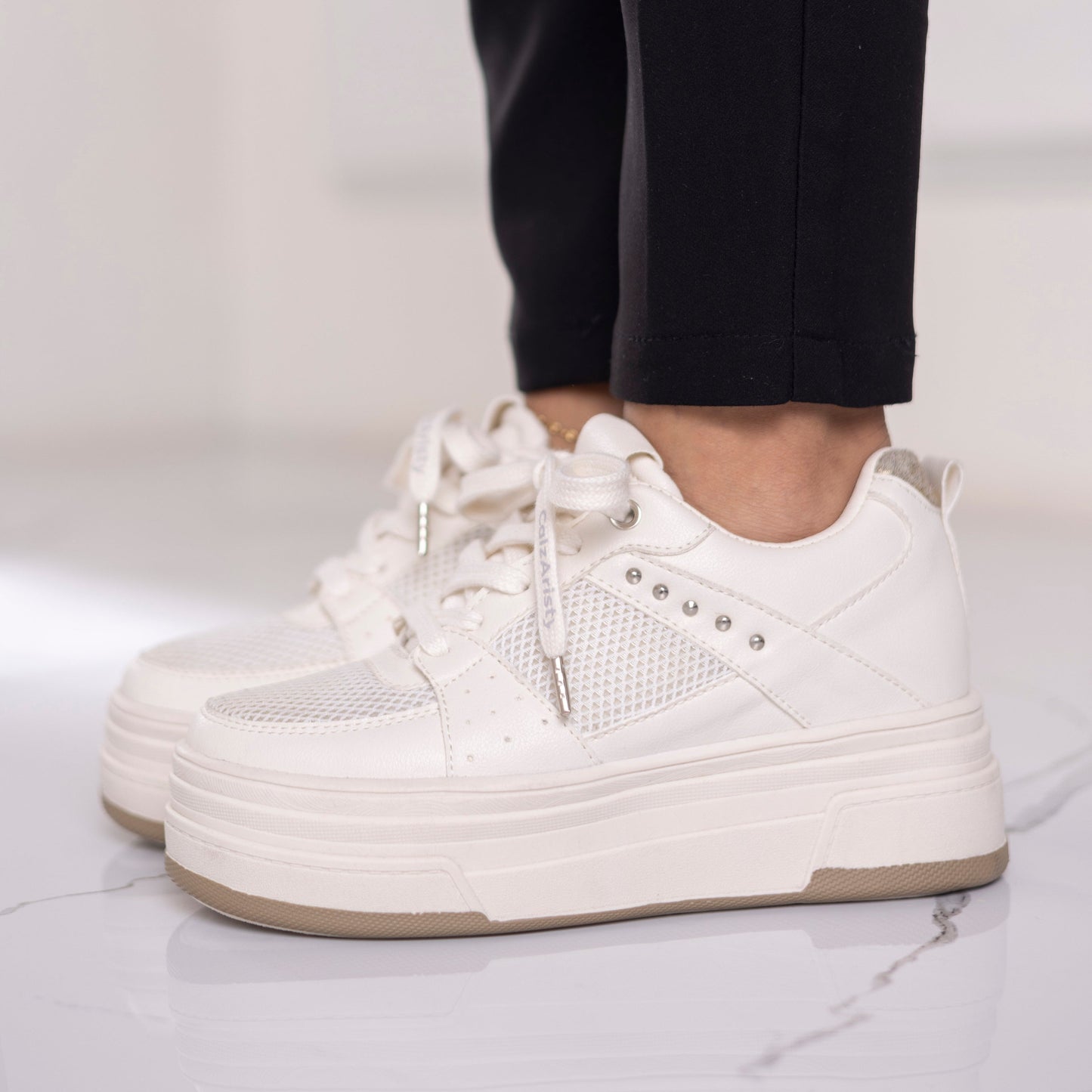 Tenis plataforma beige CAROL | Calzaristy – Estilo, altura y confort para mujer