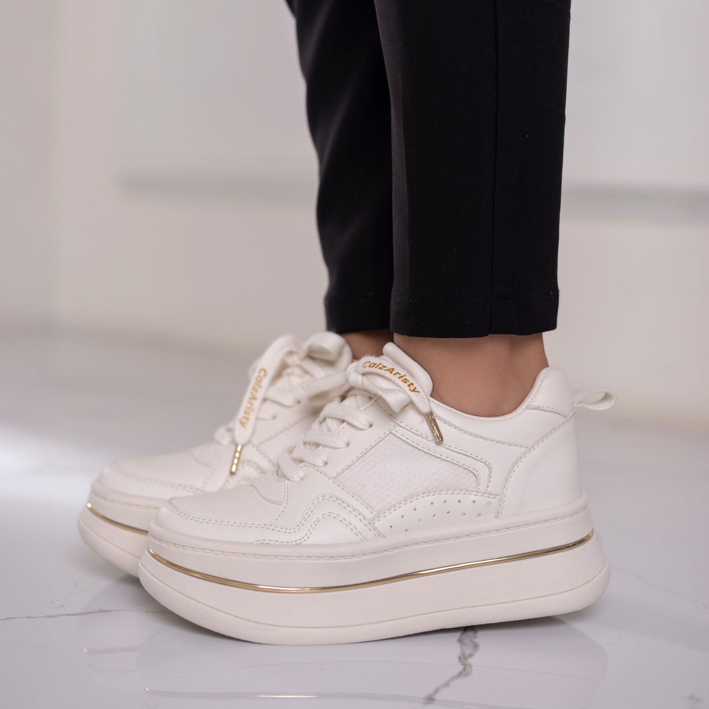 Tenis plataforma beige MARTINA | Calzaristy – Comodidad, altura y estilo para mujer