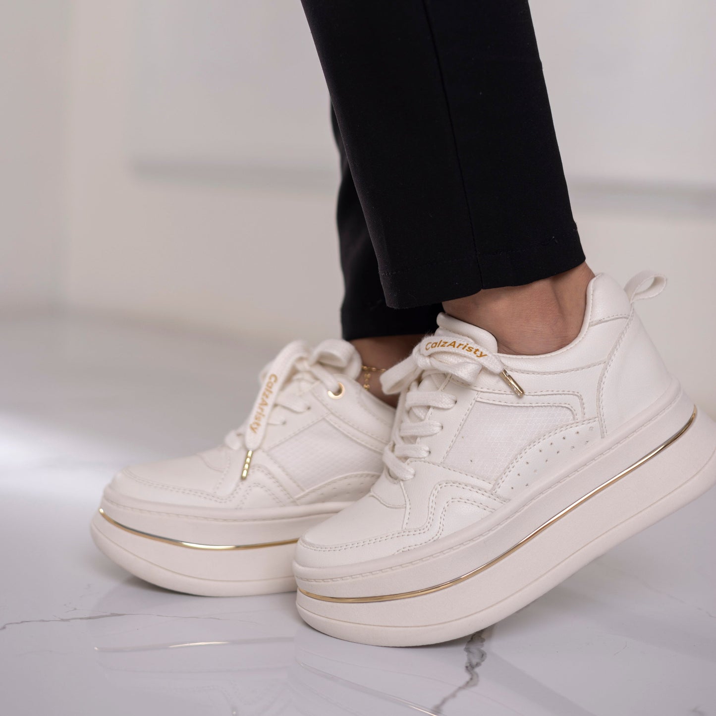 Tenis plataforma beige MARTINA | Calzaristy – Comodidad, altura y estilo para mujer