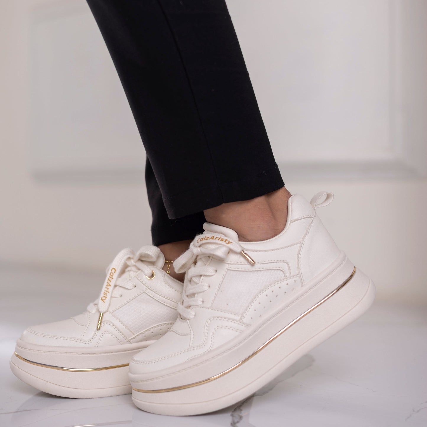 Tenis plataforma beige MARTINA | Calzaristy – Comodidad, altura y estilo para mujer