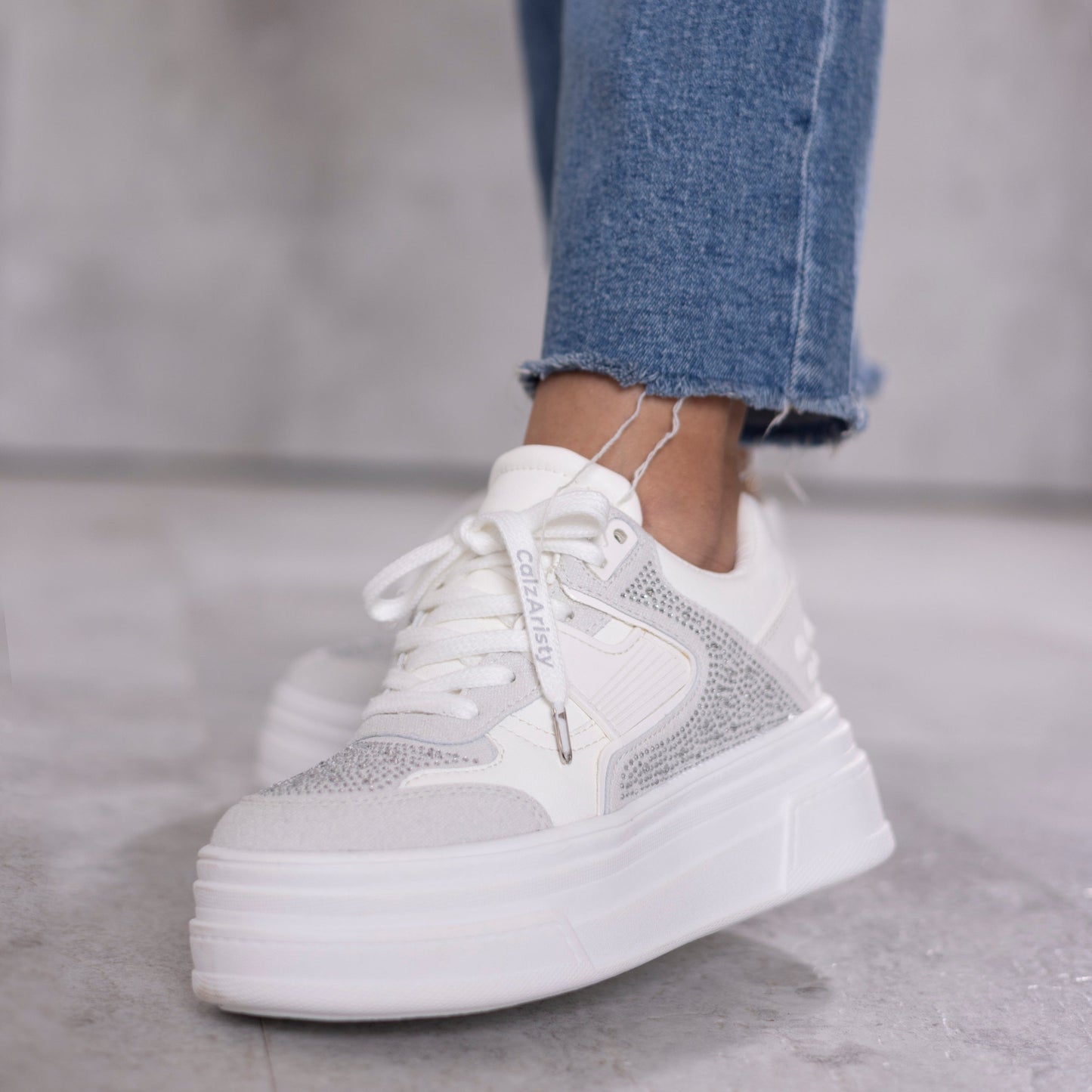 Tenis Blancos para dama con plataforma y brillo – Ref. Cristal | Calzaristy Colombia
