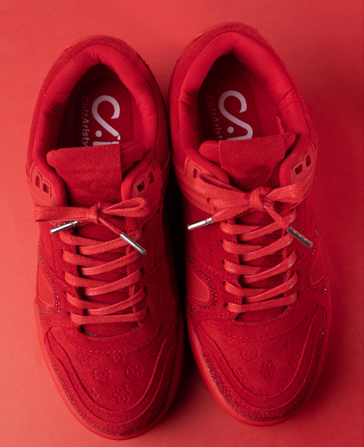 Tenis casuales con apliques en caucho y piedras brillantes MACARENA-2 Rojo