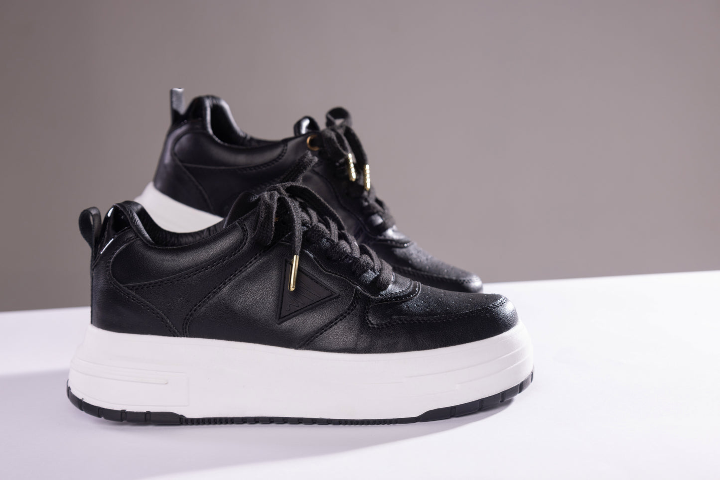 Zapatos ALMA negros de CalzAristy | Moda y comodidad