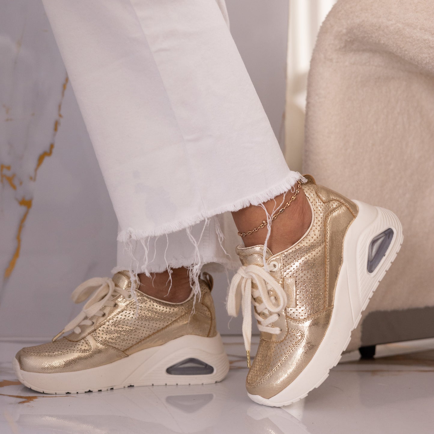 Tenis casuales en colores metalizados REGINA Dorado