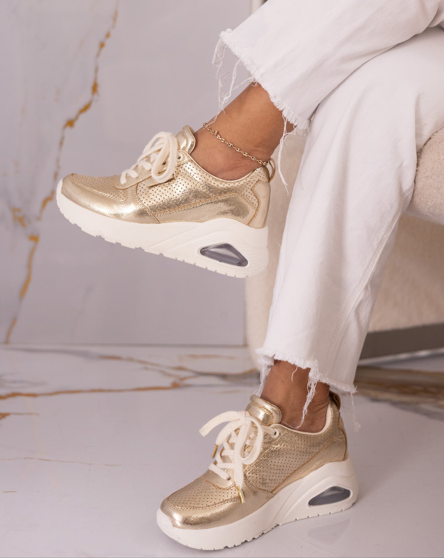 Tenis casuales en colores metalizados REGINA Dorado