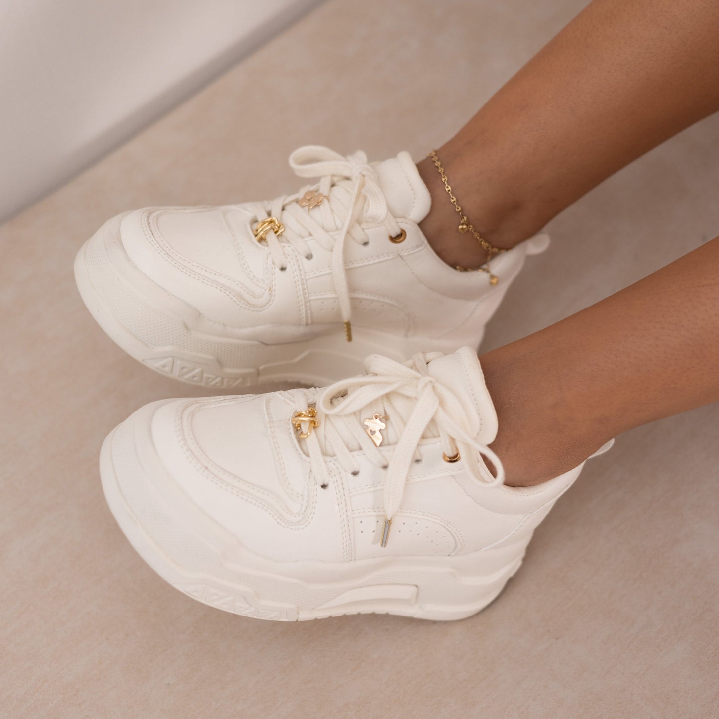 Zapatos De Mujer CalzAristy DERBY Beige – Poder Sutil, Estilo Total