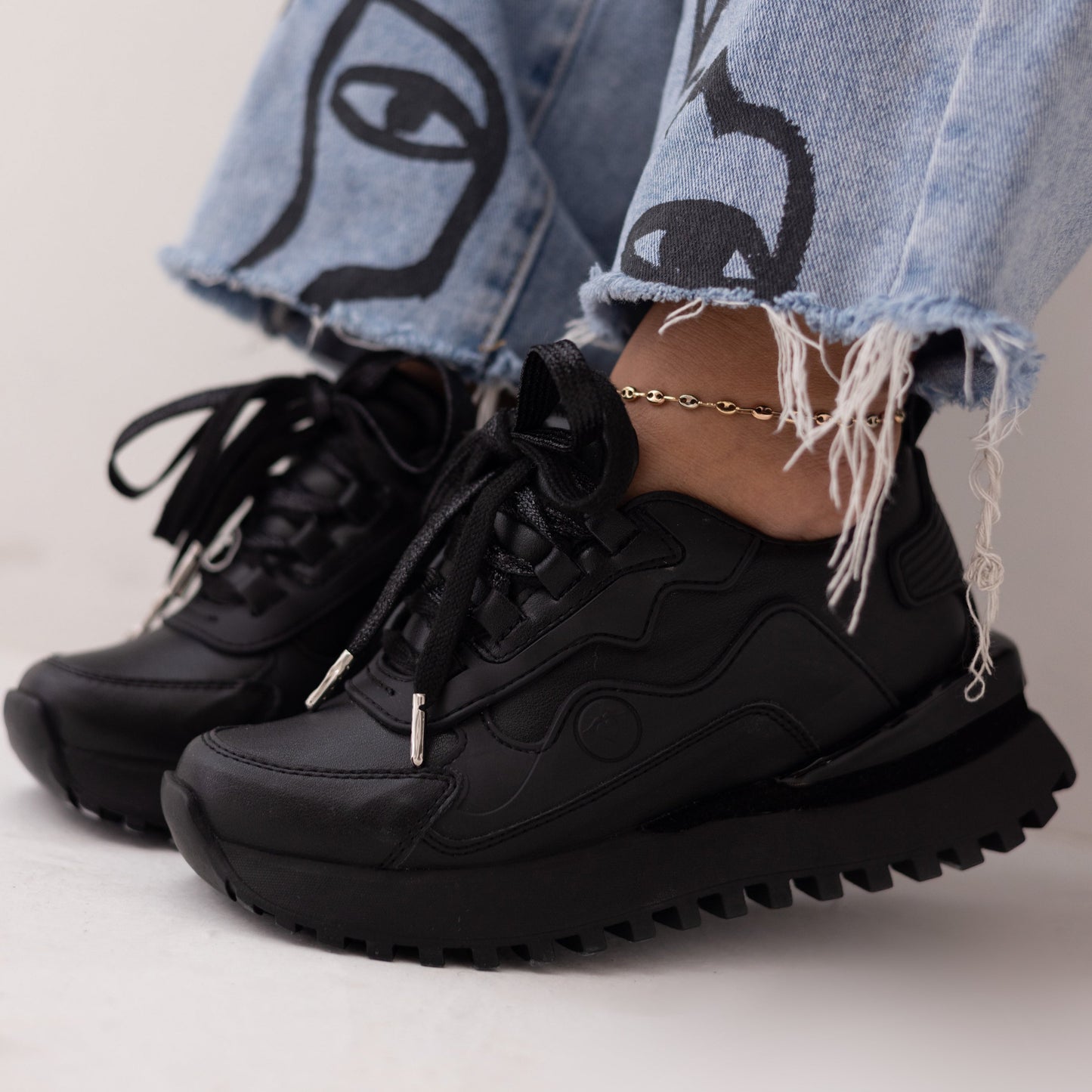 Zapatos De Mujer CalzAristy MAE Negro – Elegancia Urbana en Cada Paso