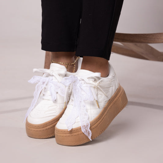 Tenis casuales con cinta en encaje y accesorio de perlas FRANCESCCA Blanco
