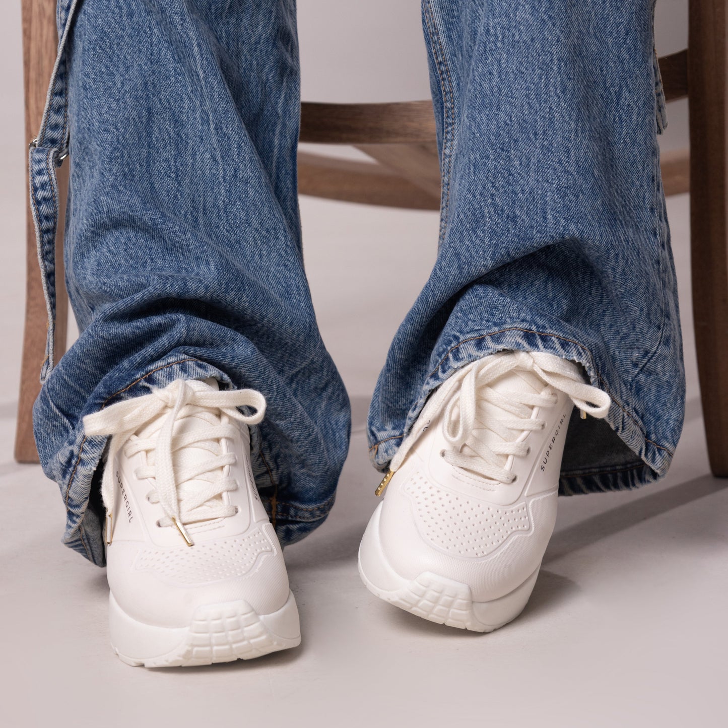 Tenis casuales capellada en caucho con texturas SuperGirl Beige