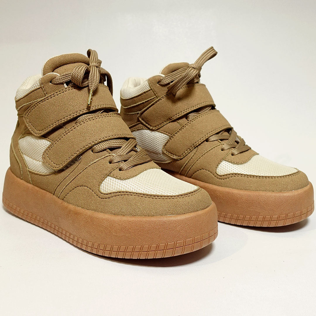 Zapatos De Mujer CalzAristy BRIA Beige – Fuerza Urbana con Toque Retro