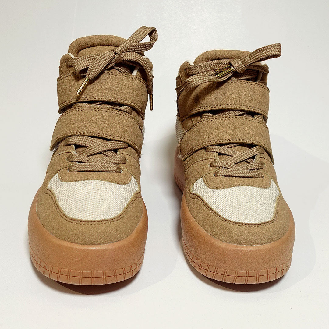 Zapatos De Mujer CalzAristy BRIA Beige – Fuerza Urbana con Toque Retro