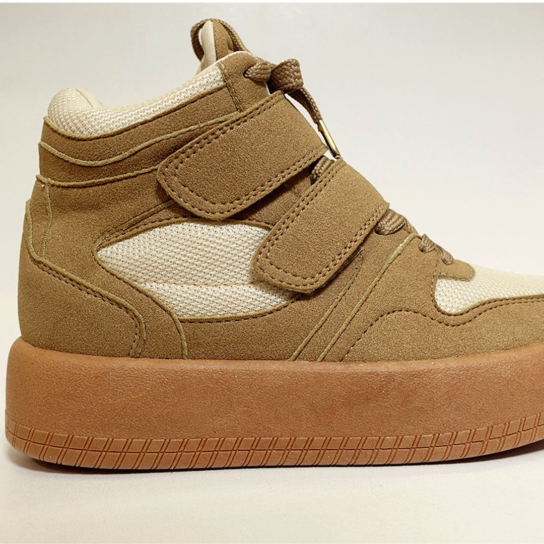 Zapatos De Mujer CalzAristy BRIA Beige – Fuerza Urbana con Toque Retro