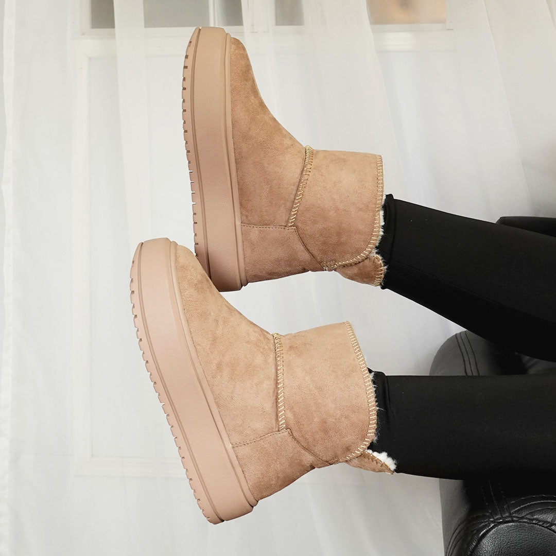 Botas CalzAristy CHELSEA Camel – Estilo Cálido y Versátil