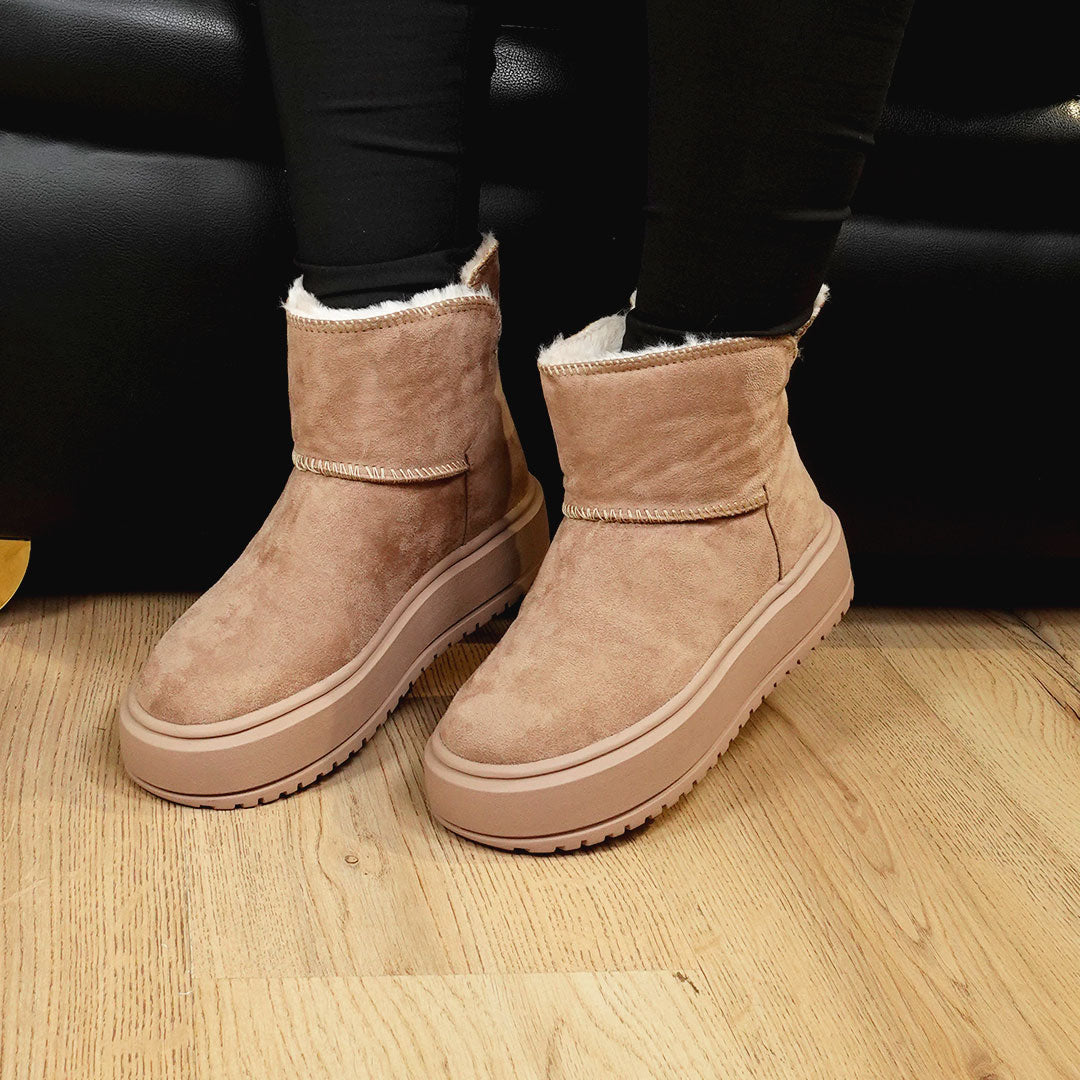 Botas CalzAristy CHELSEA Camel – Estilo Cálido y Versátil