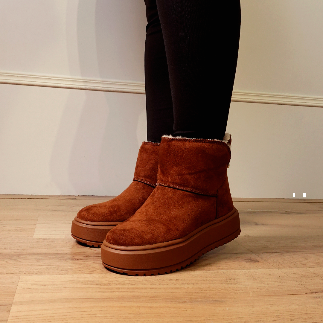 Botas CalzAristy CHELSEA Miel– Estilo Cálido y Versátil
