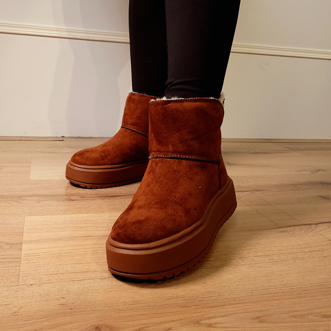 Botas CalzAristy CHELSEA Miel– Estilo Cálido y Versátil