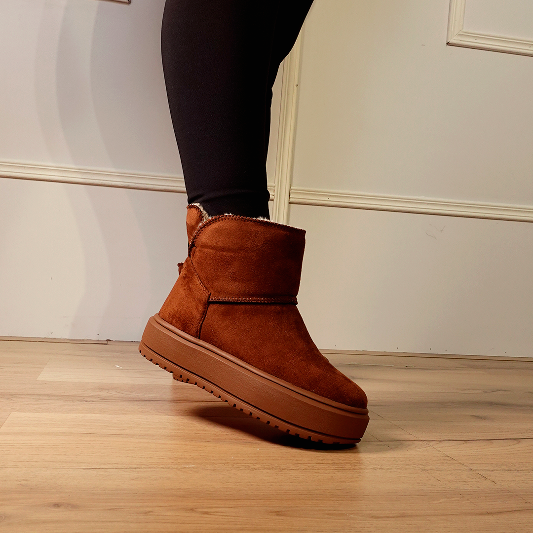 Botas CalzAristy CHELSEA Miel– Estilo Cálido y Versátil