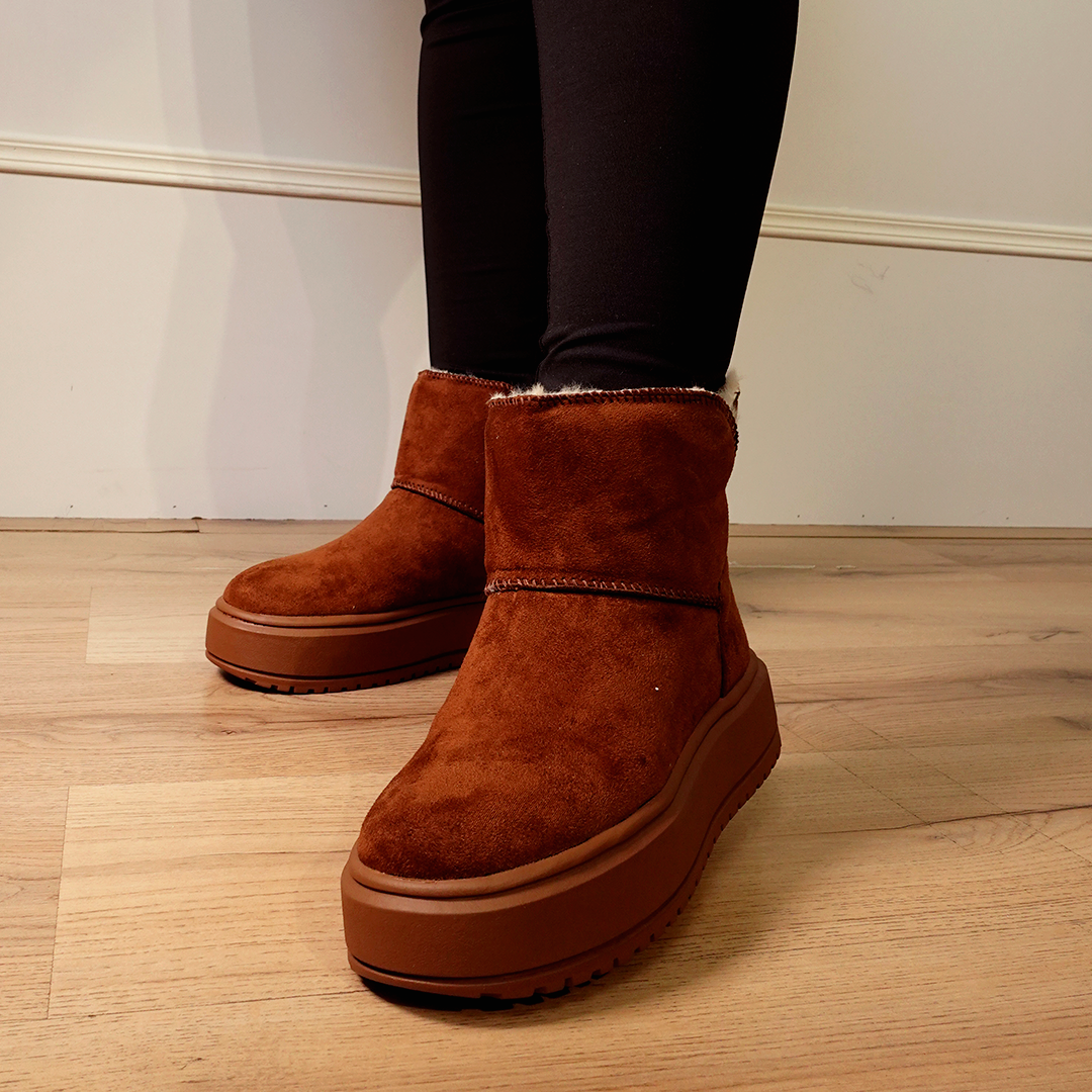 Botas CalzAristy CHELSEA Miel– Estilo Cálido y Versátil