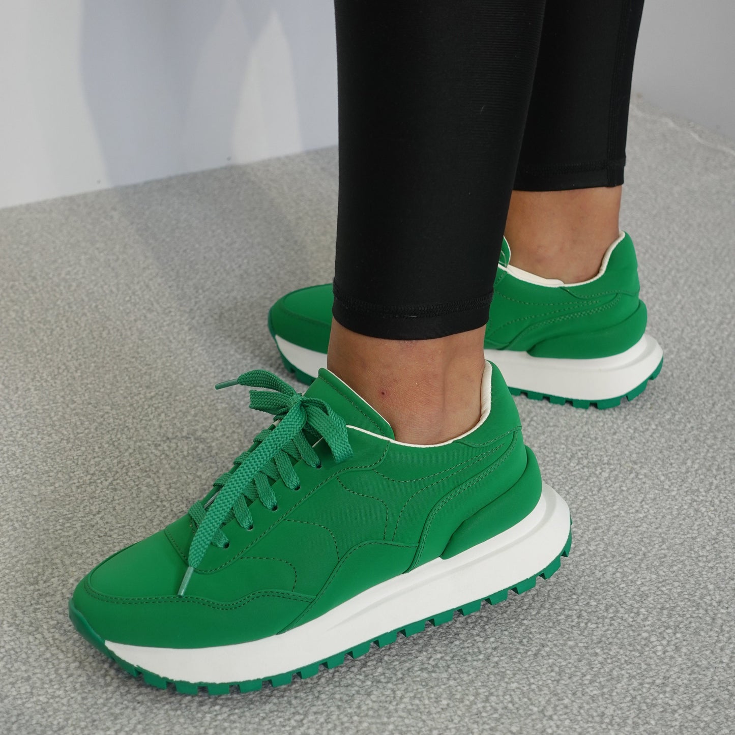Tenis clásicos en material tipo seda Boom verde antioquia