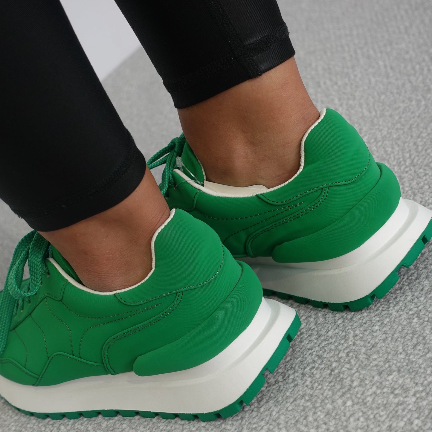 Tenis clásicos en material tipo seda Boom verde antioquia