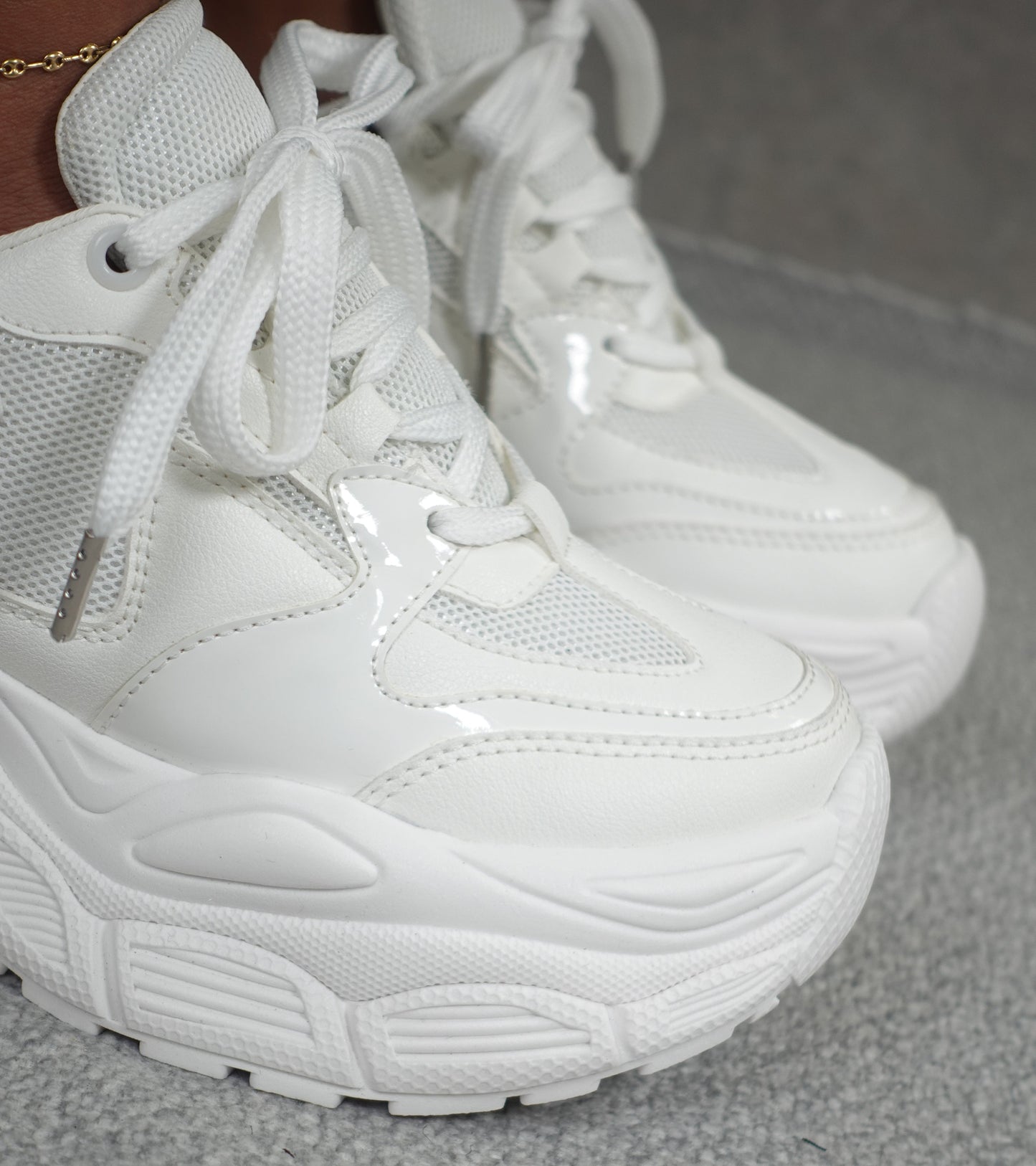 Tenis casuales tipo chunky con altura Luna