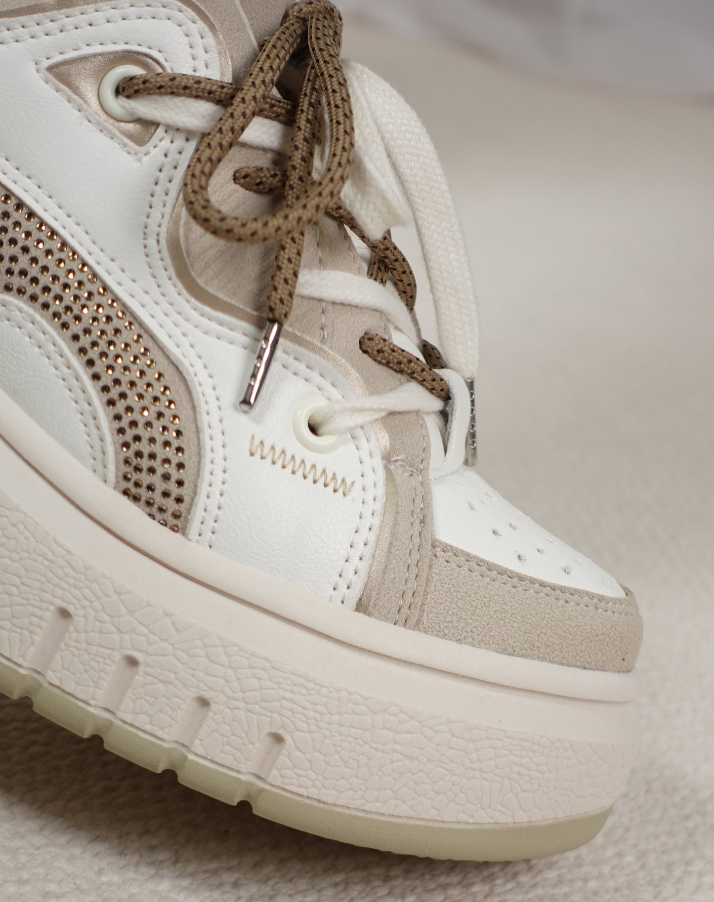 Tenis casuales con doble cordón y detalles sutiles de brillo EMILIA-2