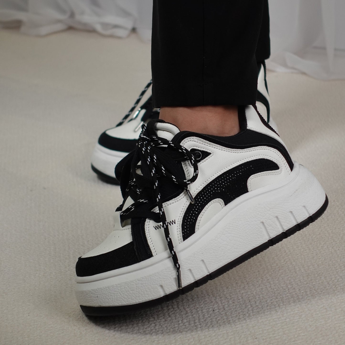 Tenis casuales con doble cordón y detalles sutiles de brillo EMILIA-2