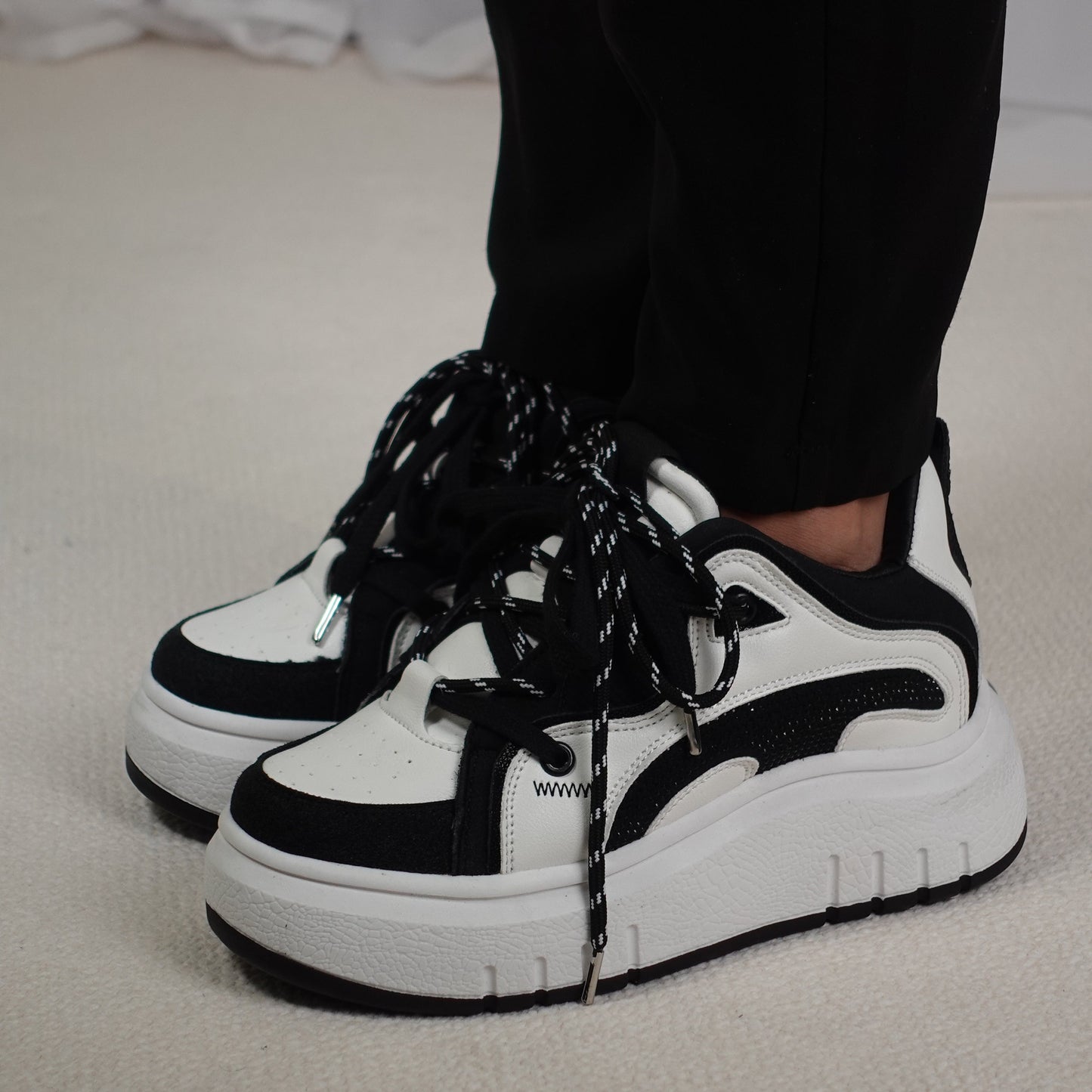 Tenis casuales con doble cordón y detalles sutiles de brillo EMILIA-2