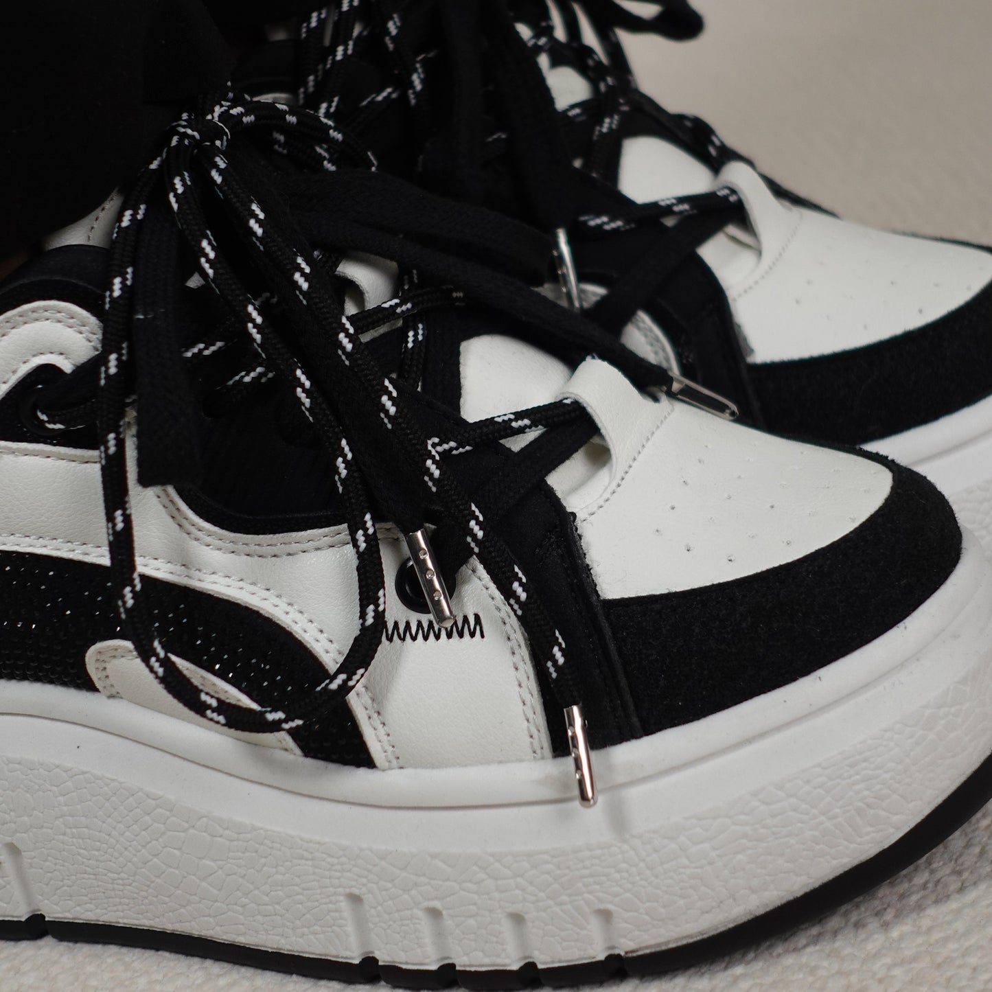 Tenis casuales con doble cordón y detalles sutiles de brillo EMILIA-2