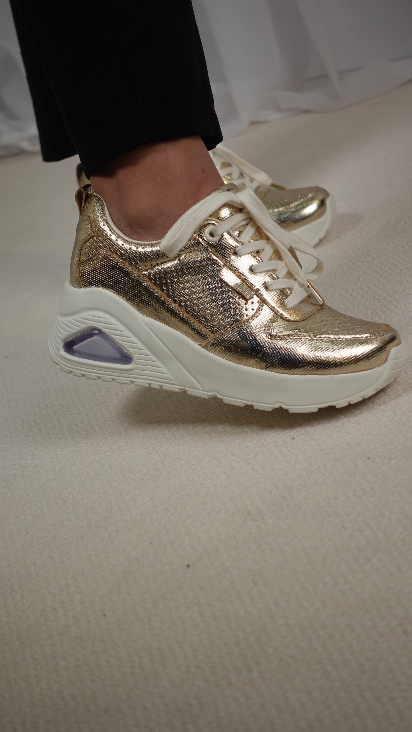 Tenis casuales en colores metalizados REGINA