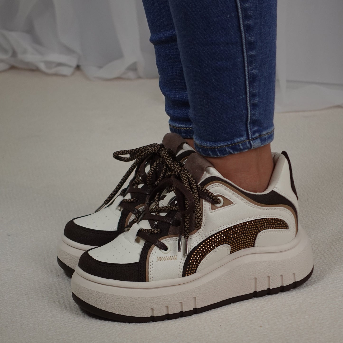 Tenis casuales con doble cordón y detalles sutiles de brillo EMILIA-2