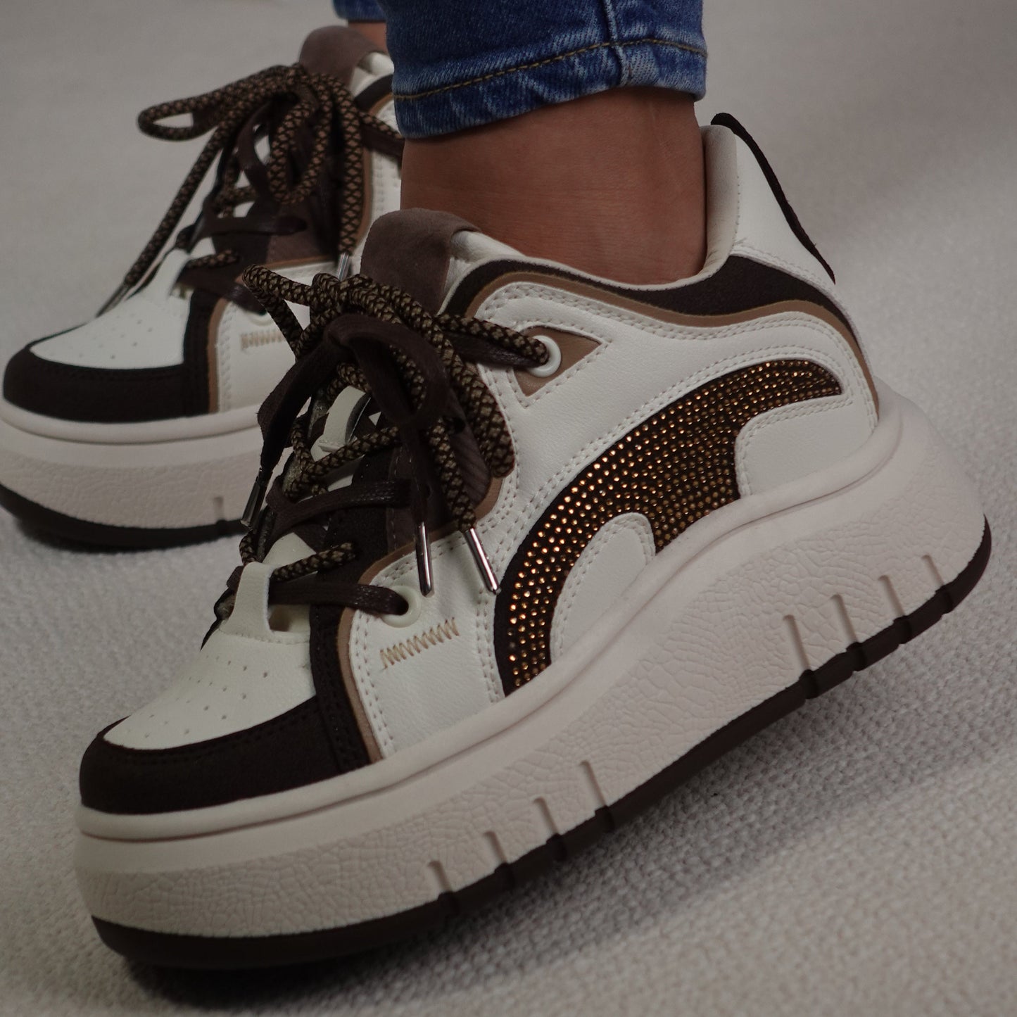 Tenis casuales con doble cordón y detalles sutiles de brillo EMILIA-2