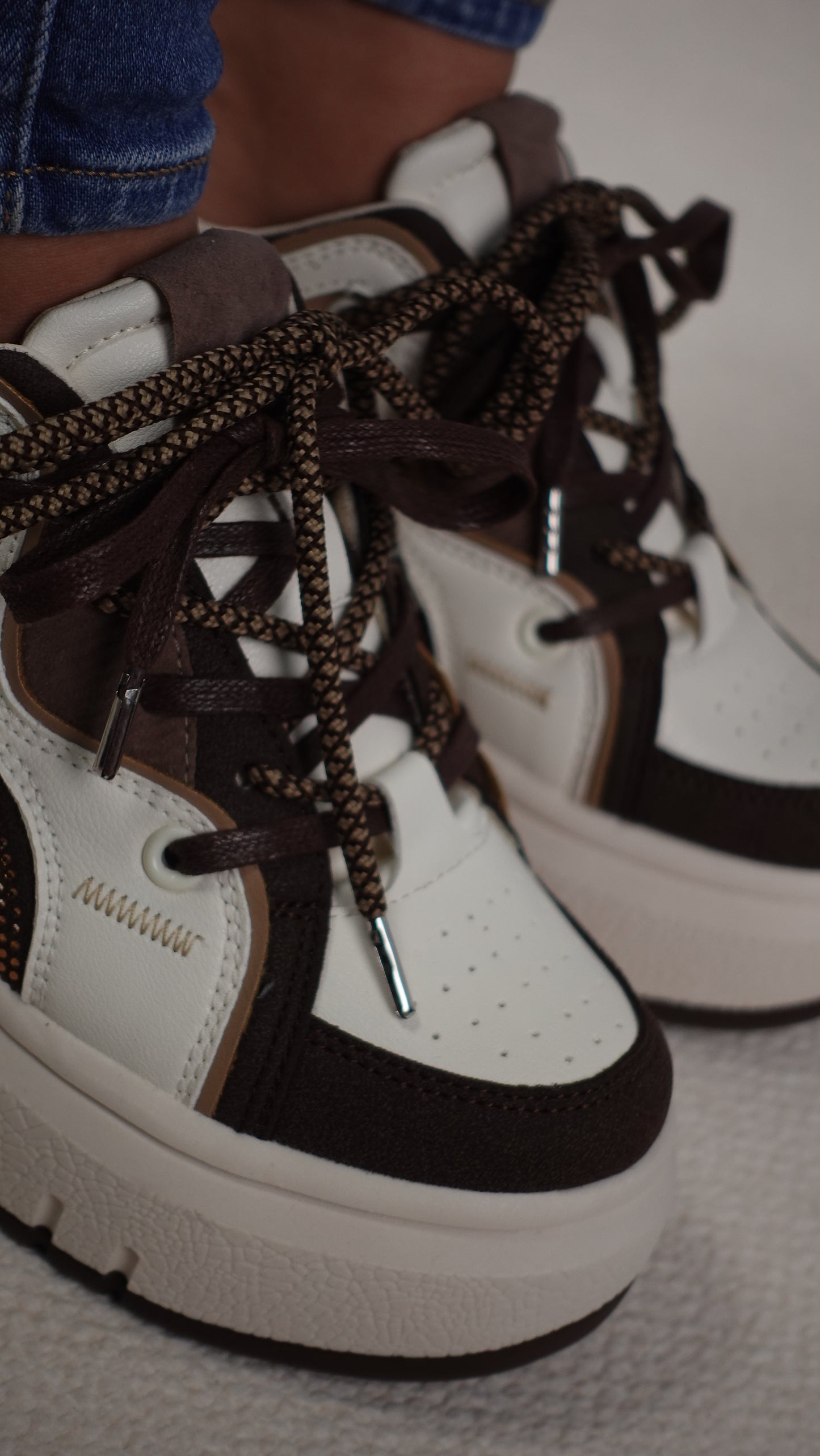 Tenis casuales con doble cordón y detalles sutiles de brillo EMILIA-2