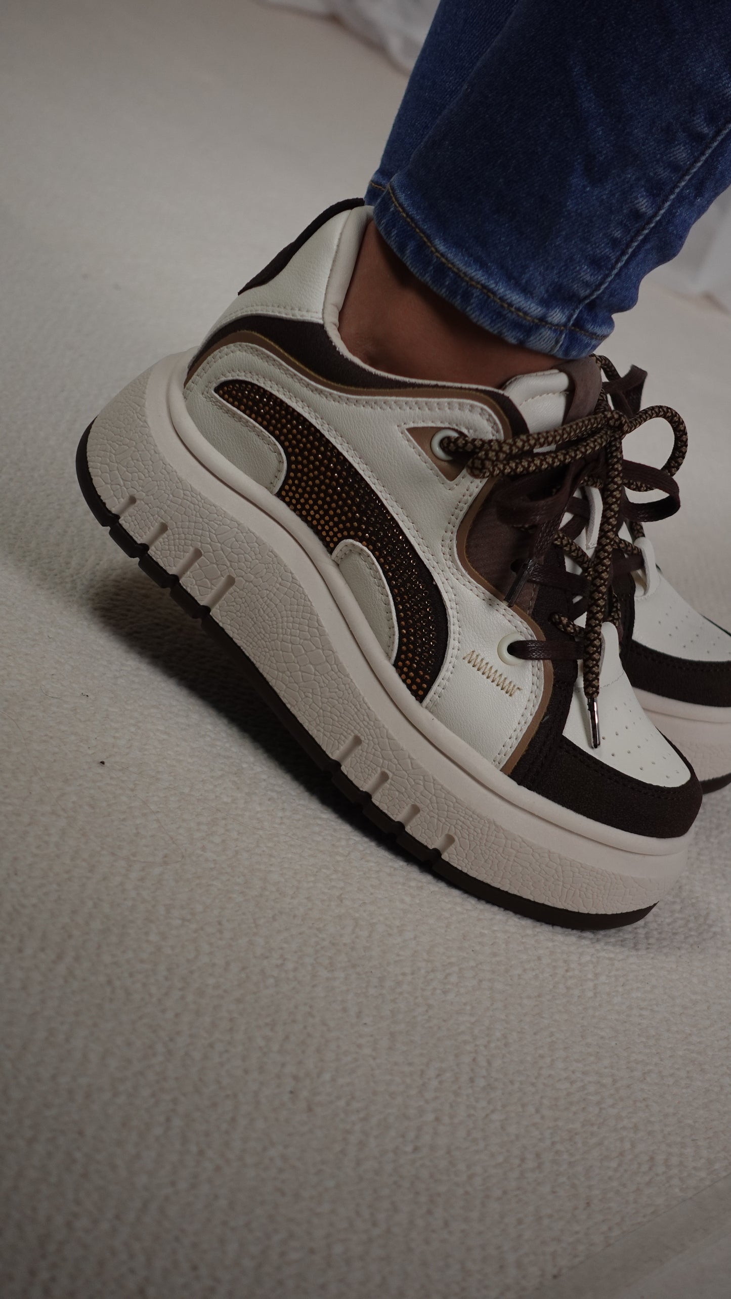 Tenis casuales con doble cordón y detalles sutiles de brillo EMILIA-2
