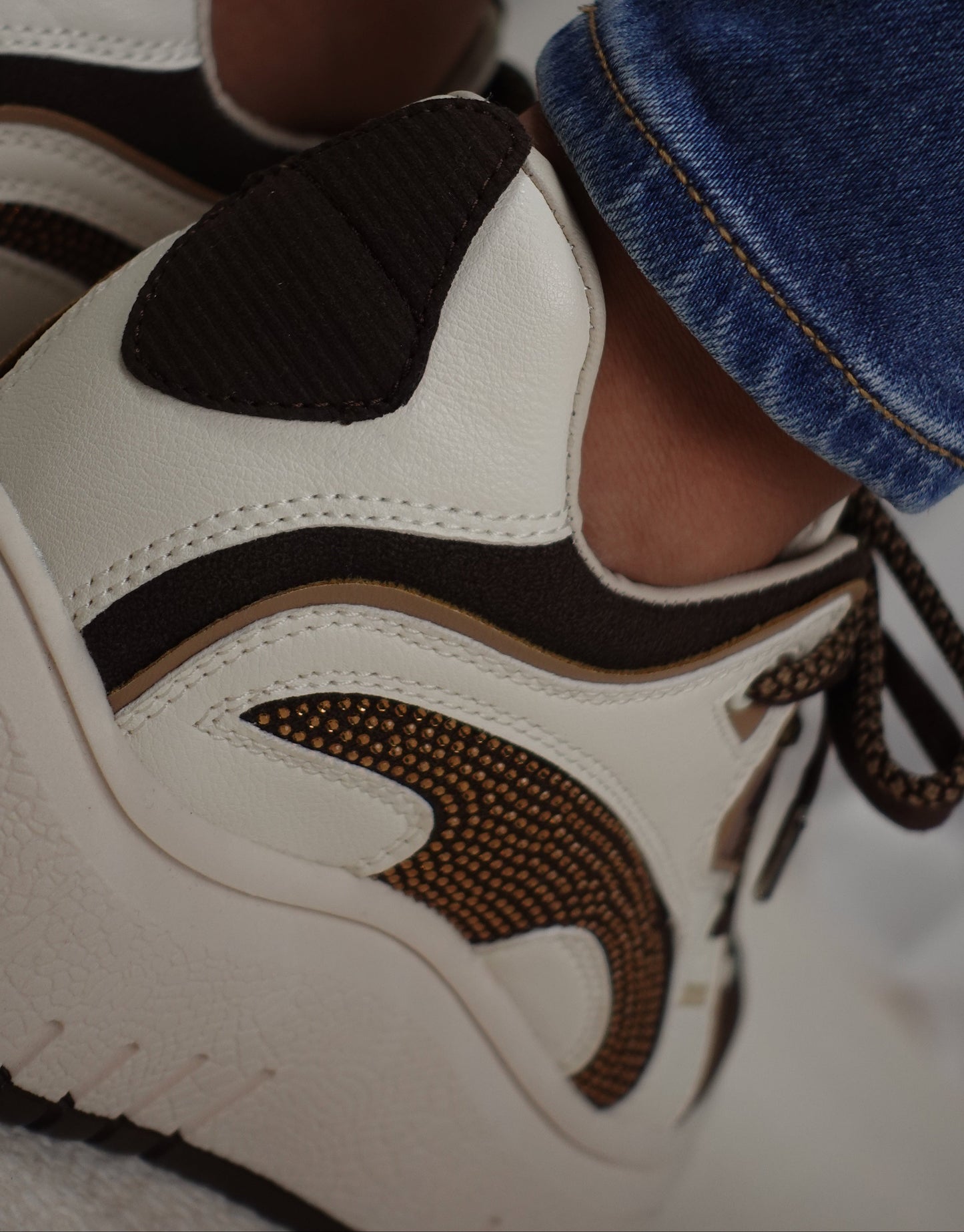 Tenis casuales con doble cordón y detalles sutiles de brillo EMILIA-2