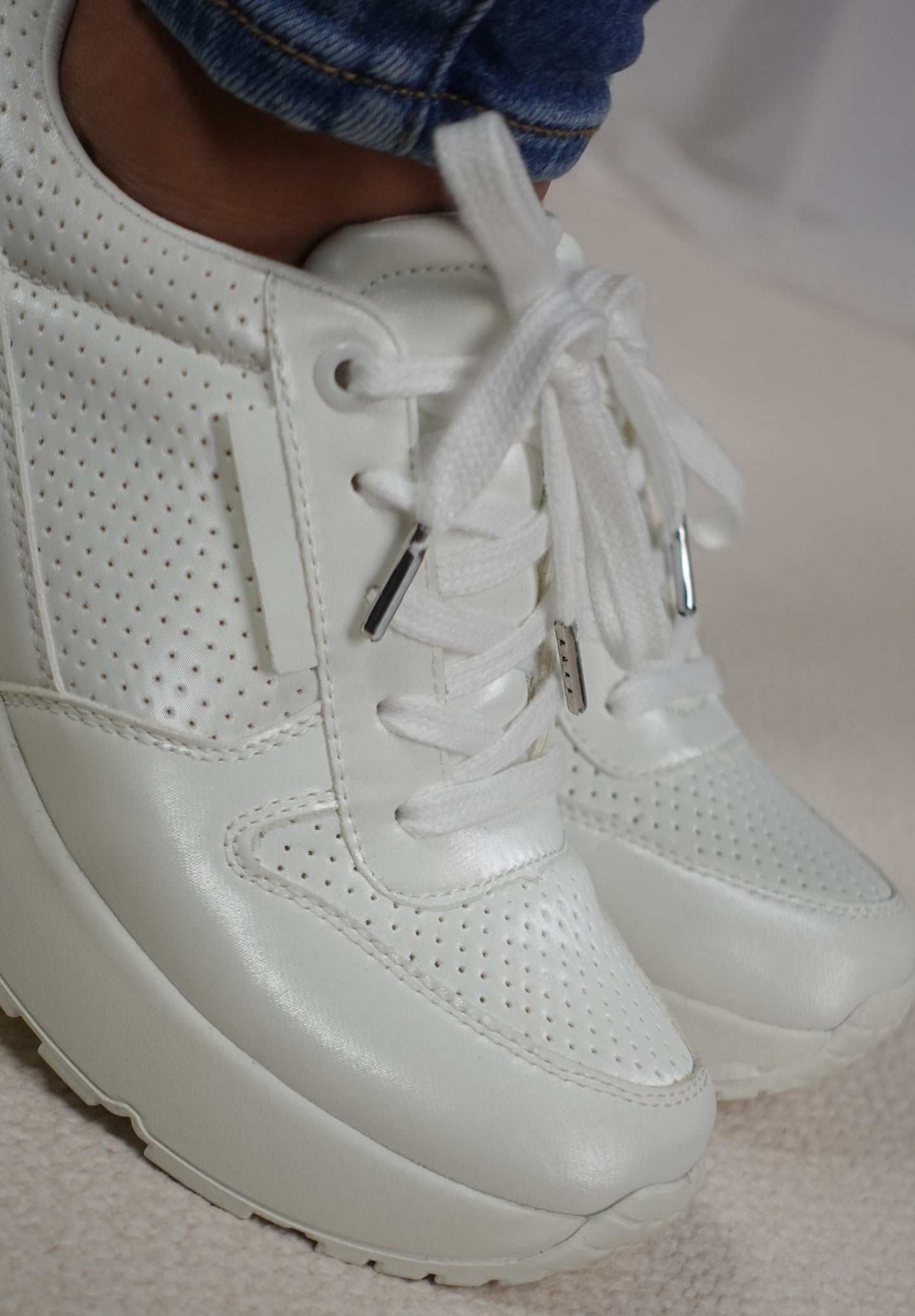 Tenis casuales en colores metalizados REGINA