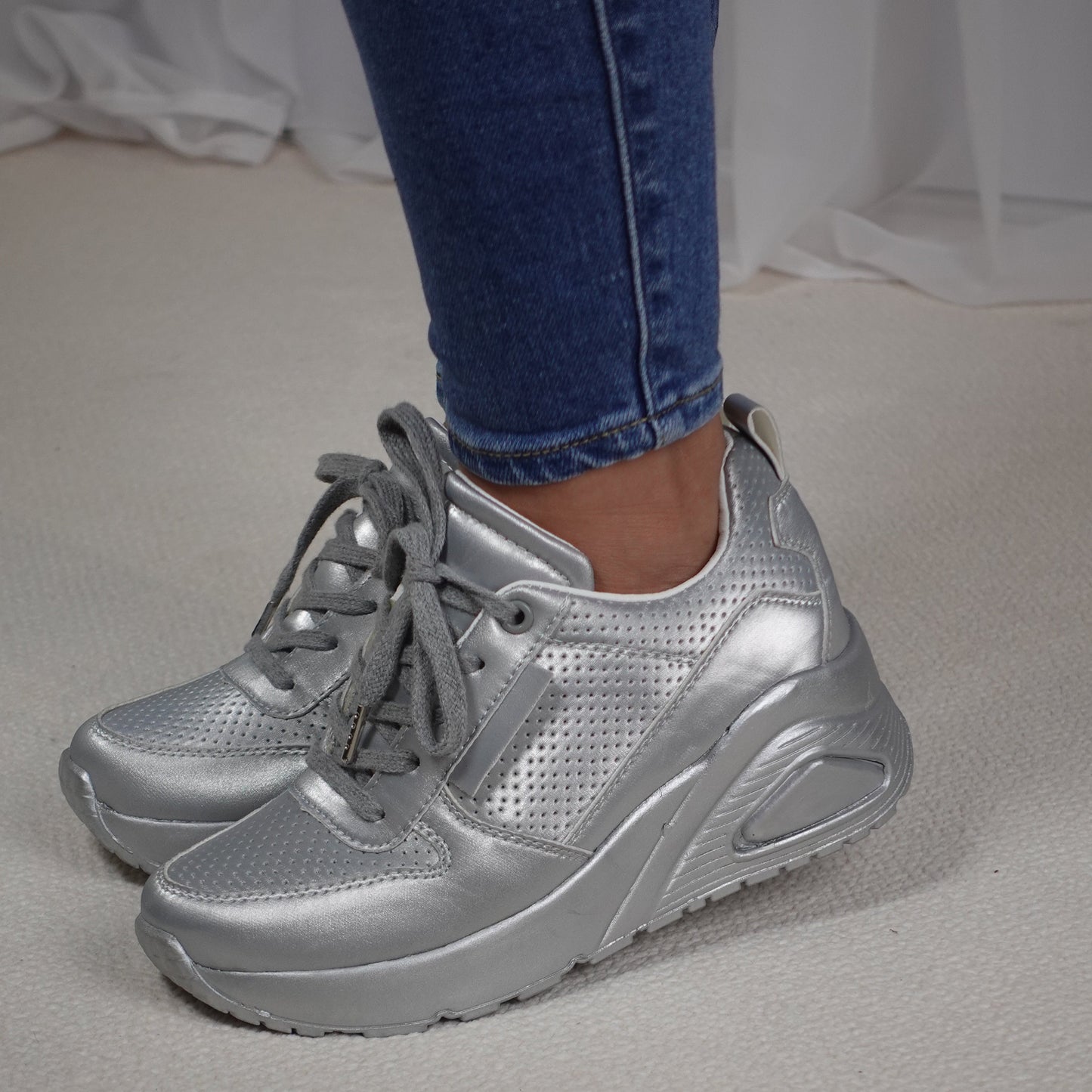 Tenis casuales en colores metalizados REGINA Gris