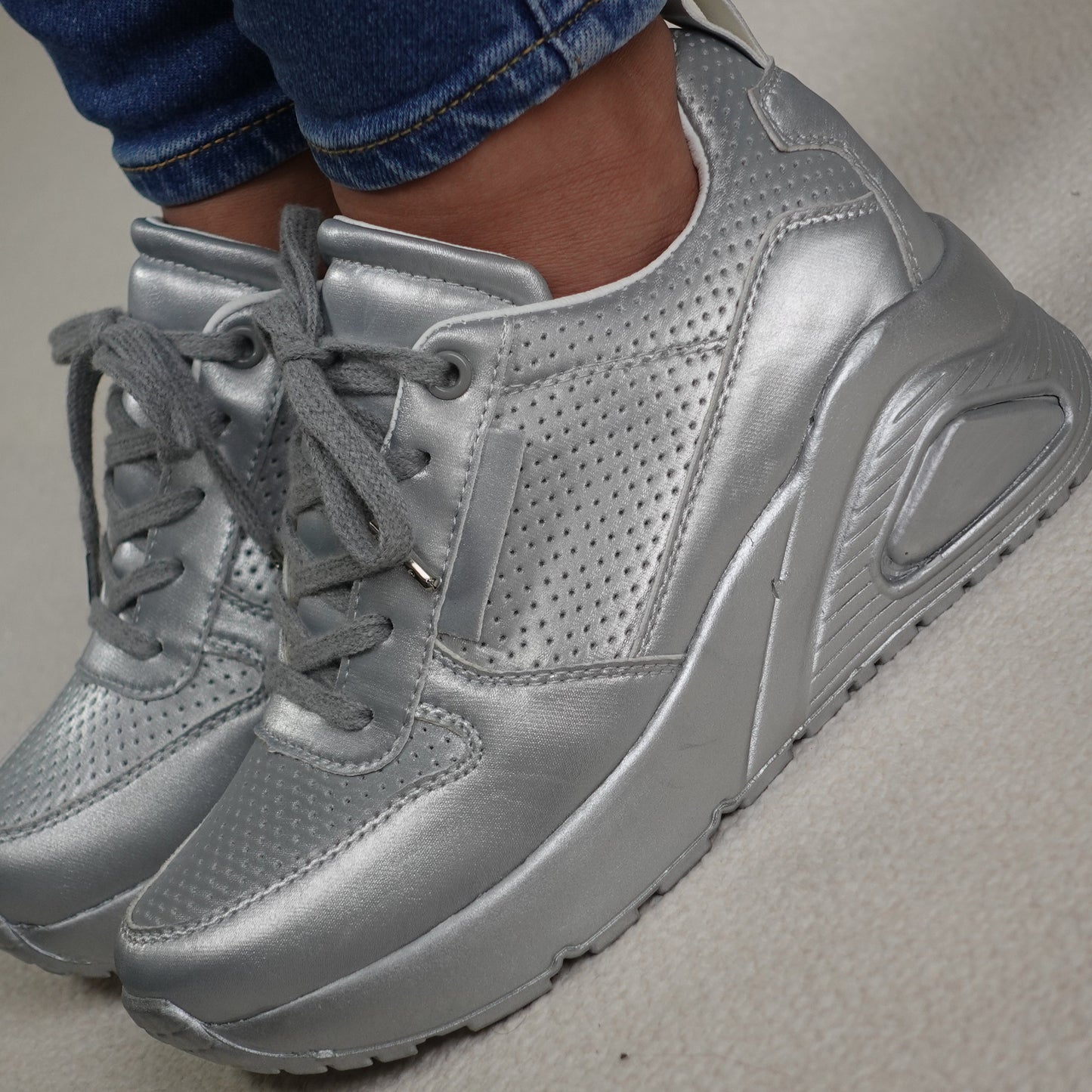Tenis casuales en colores metalizados REGINA Gris