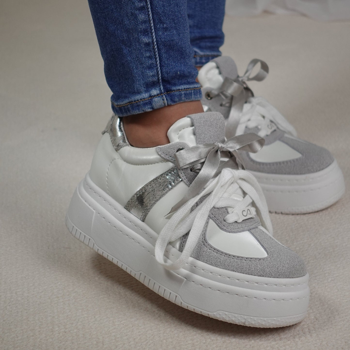 Tenis casuales con detalles en animal print MADISON
