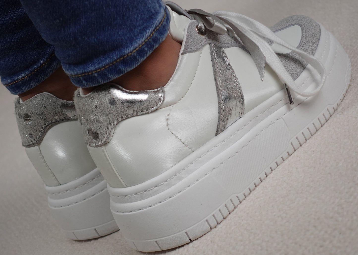 Tenis casuales con detalles en animal print MADISON