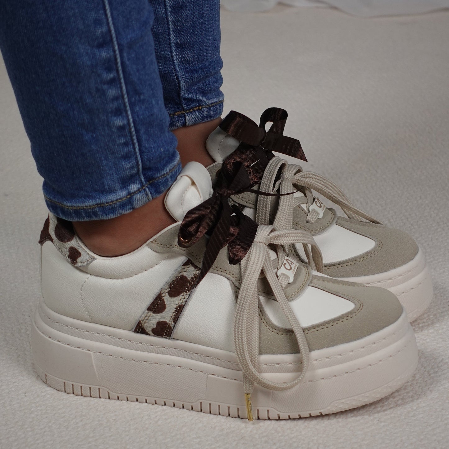 Tenis casuales con detalles en animal print MADISON