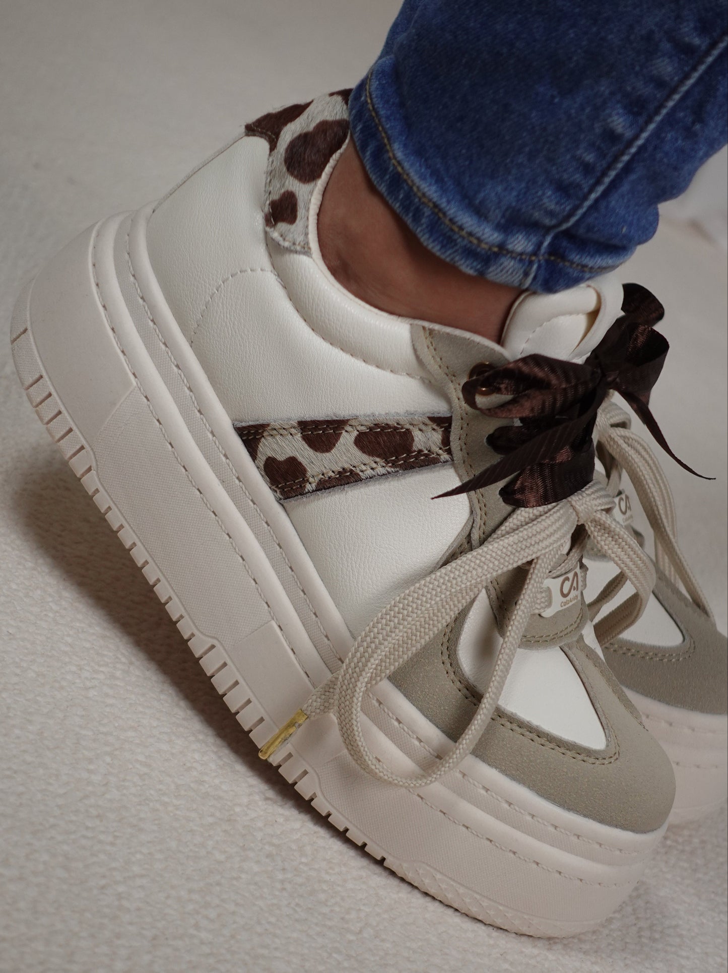 Tenis casuales con detalles en animal print MADISON