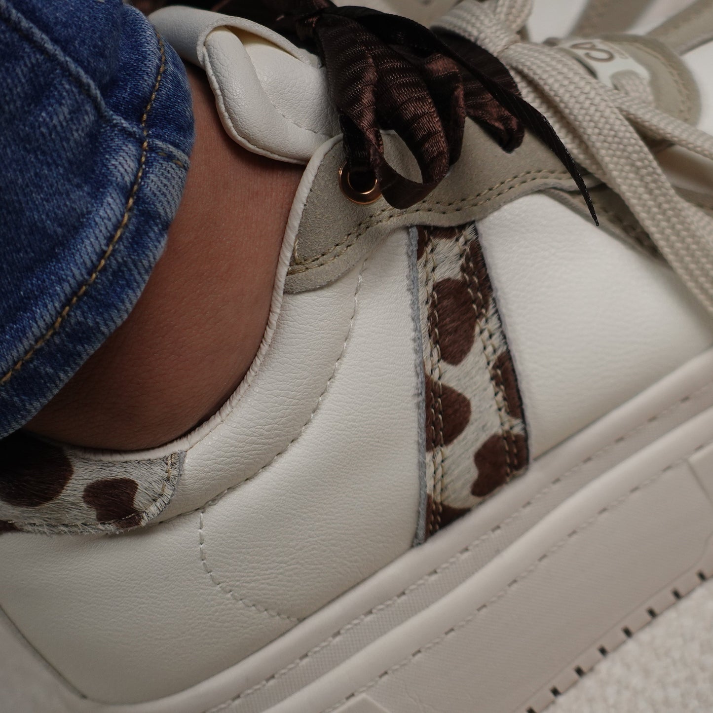 Tenis casuales con detalles en animal print MADISON