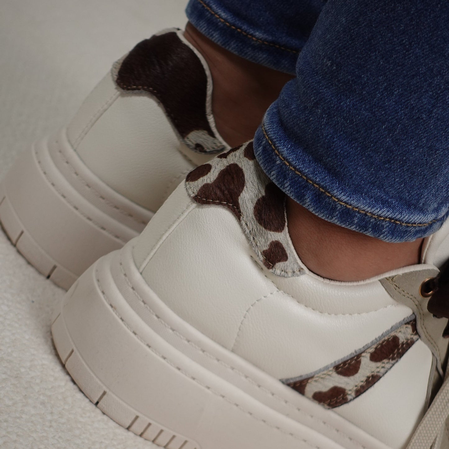 Tenis casuales con detalles en animal print MADISON Beige