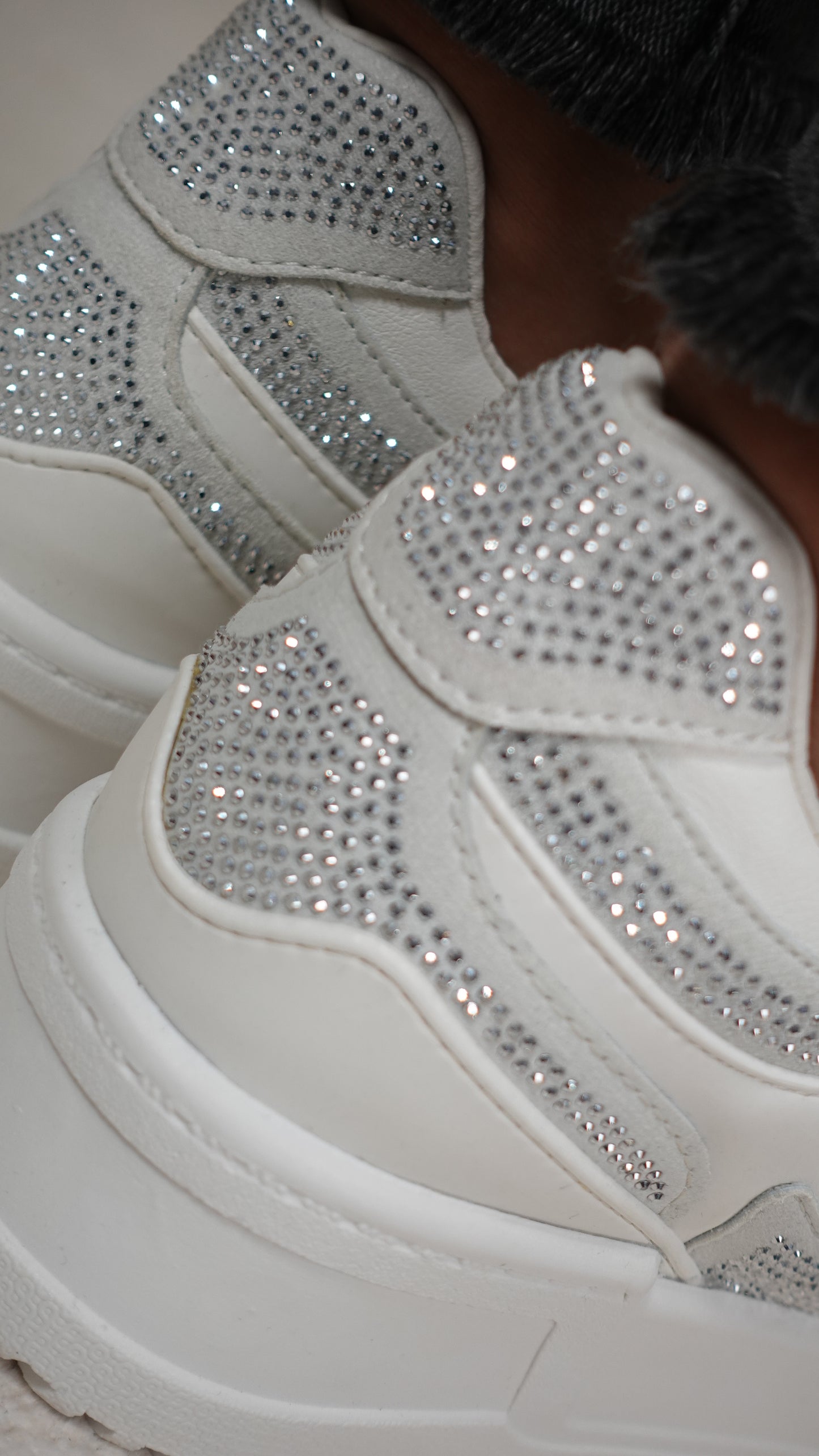 Tenis casuales con flor lateral y piedras brillantes AMAIA-2 Blanco